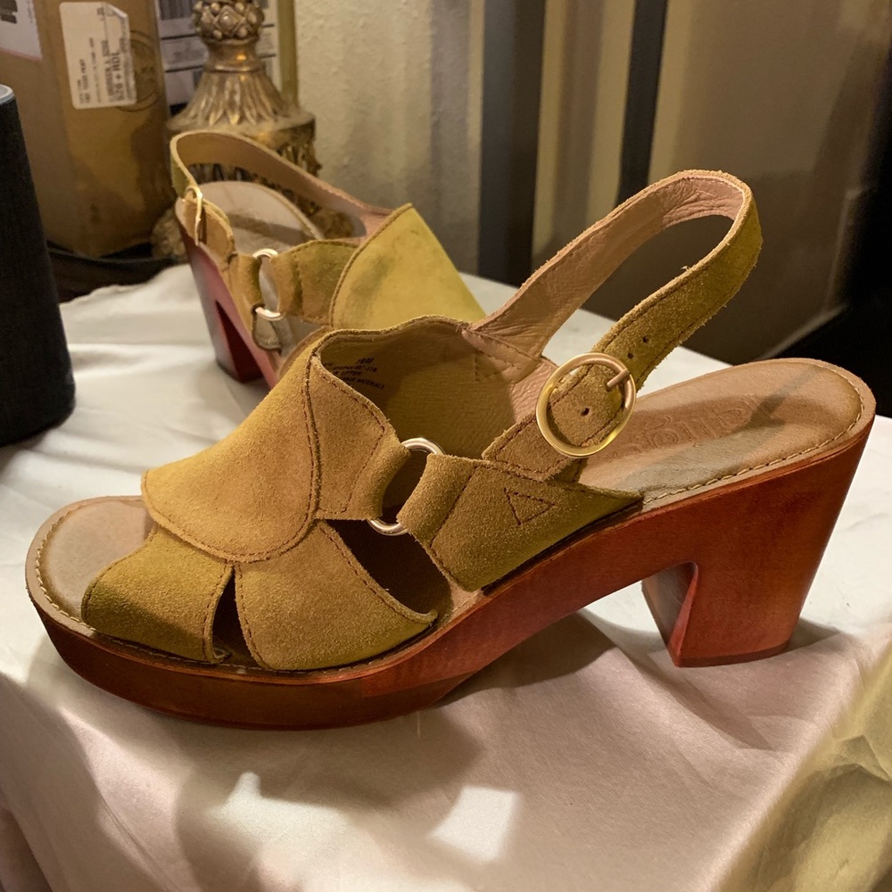 Latigo suede sandals